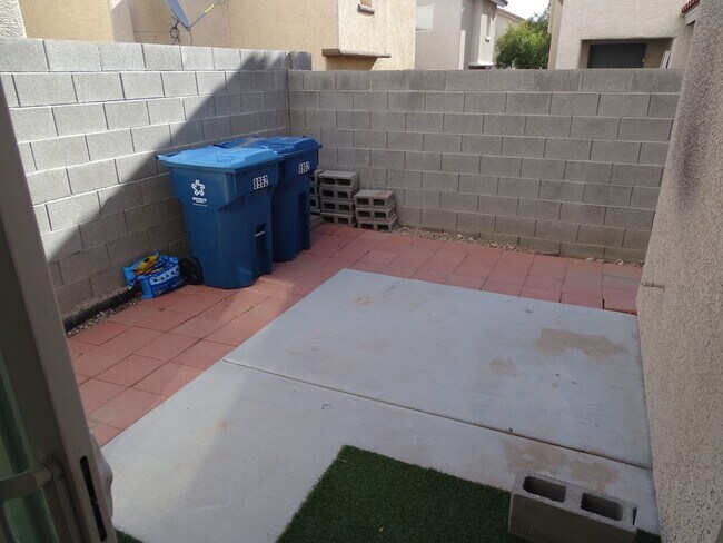 Building Photo - 3 Bed Southwest Home Convenient To The Durango Station Casino