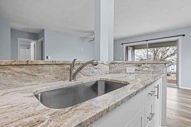 Building Photo - Updated & Stylish Condo in the Heart of Virginia Beach