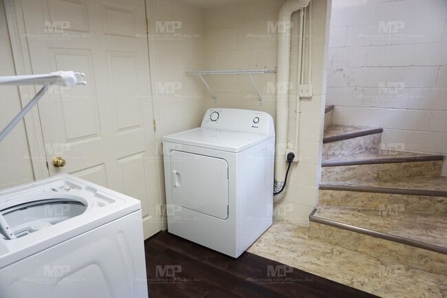 Building Photo - 642 S Meldrum St