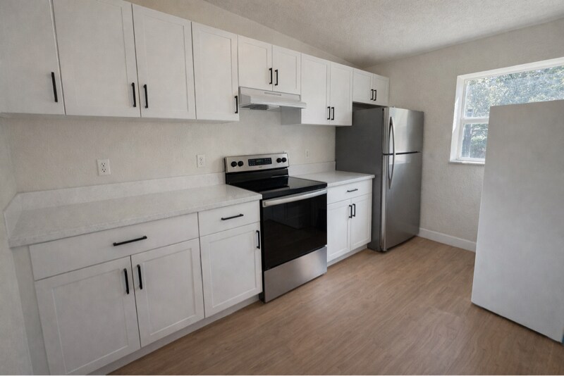 Building Photo - 805 NW 12th Ave