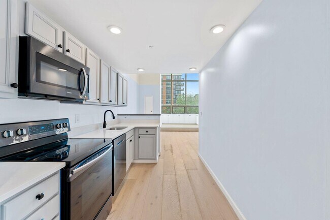 Building Photo - 689 Marin Blvd