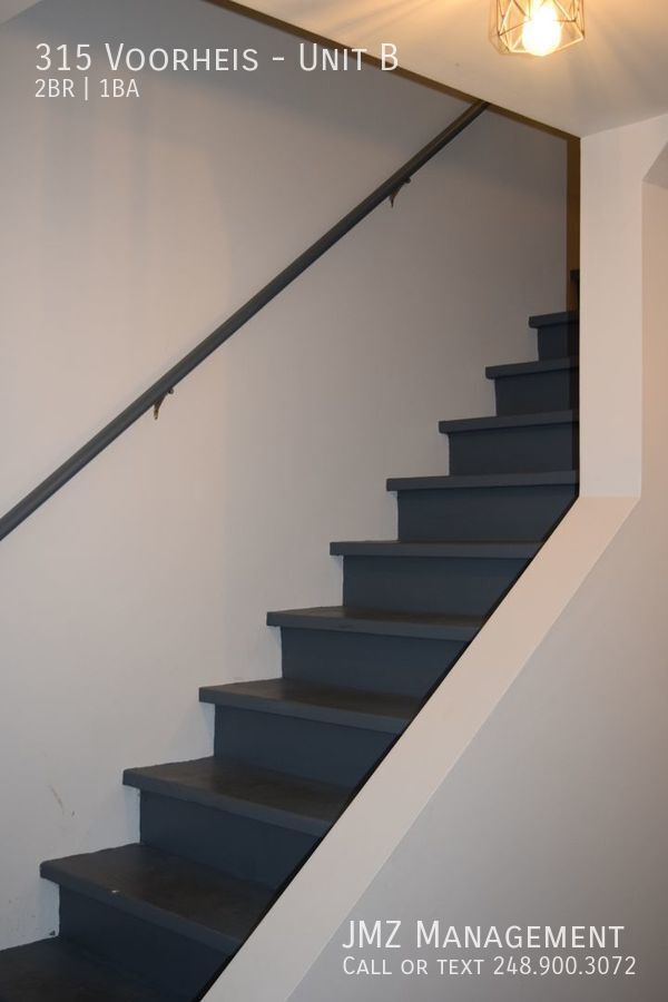 Building Photo - 315 Voorheis-Unit B