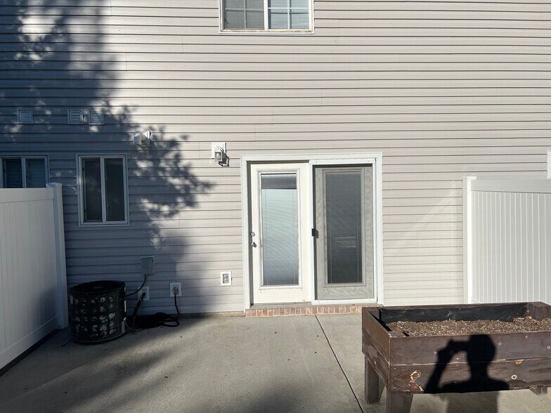 Building Photo - 144 W 1310 S