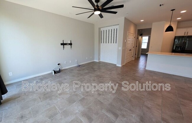 Building Photo - 4021 E Pony Ln