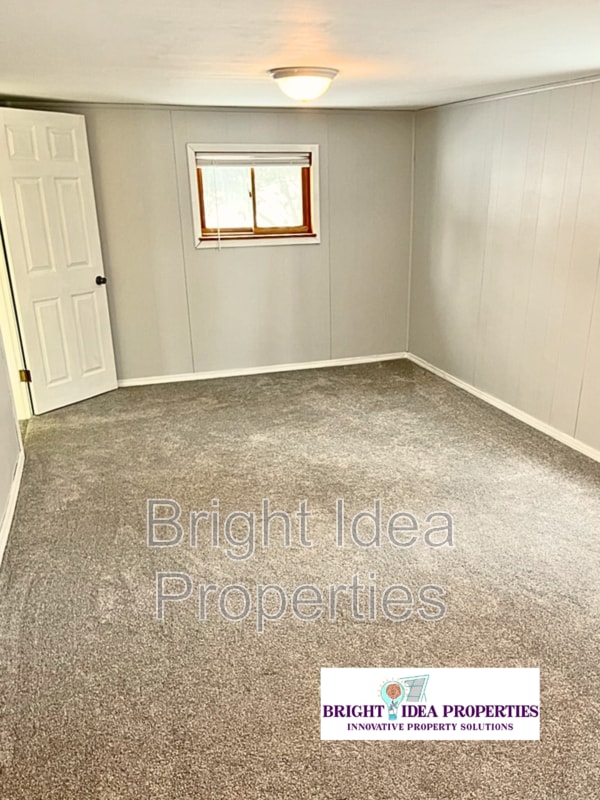Building Photo - 711 Elm Ave