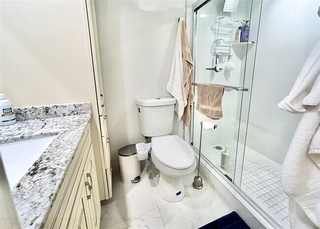 Building Photo - 3800 Oaks Clubhouse Dr