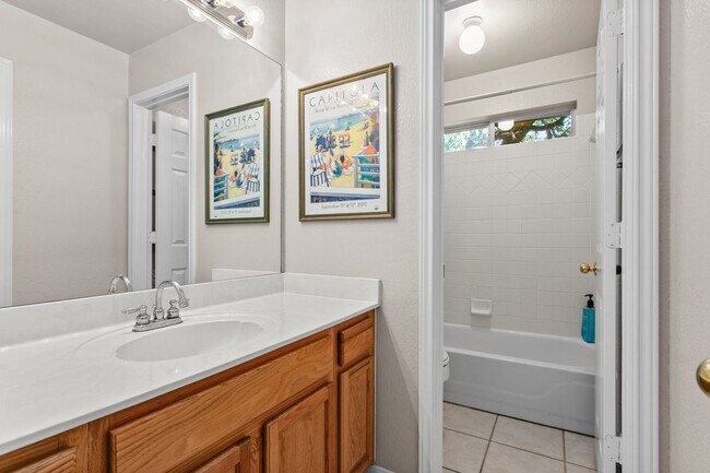 Building Photo - 5950 Mesa Verde Cir