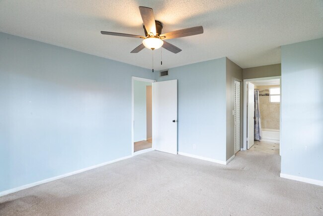 Building Photo - 3031 Holiday Springs Blvd
