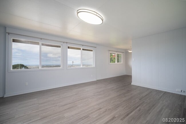 Building Photo - 3br - 910ft2 - 3br/1ba/2pkg Halawa Heights...