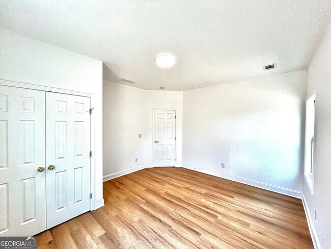 Building Photo - 204 Custer Cir
