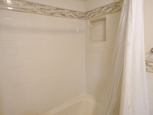 Building Photo - WOW Factor Home in Alexandria