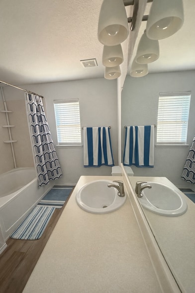 Building Photo - 1011 Ranchero Rd