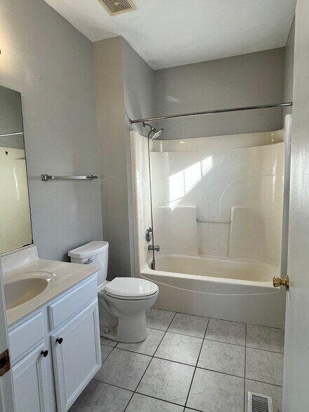 Building Photo - 3275 Stratford Ct