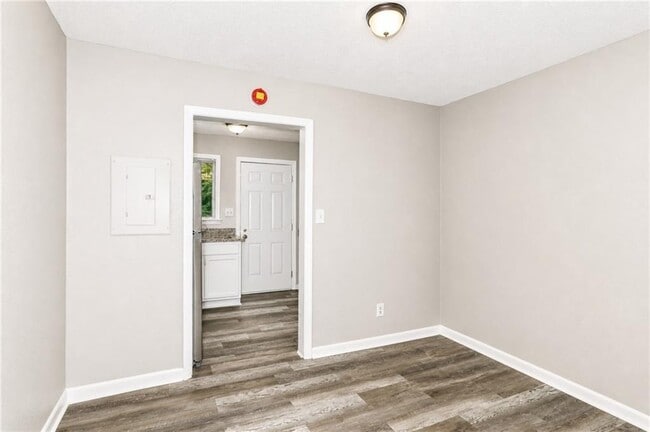 Building Photo - 2045 Alison Ct SW
