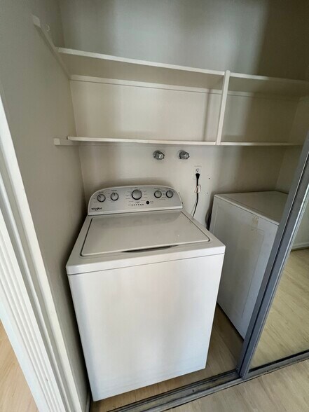 Washer - 4435 S Stanley Pl
