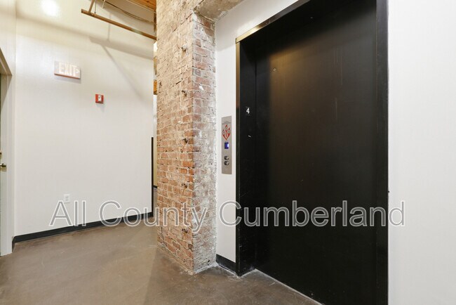 Building Photo - 326 Nelson St SW