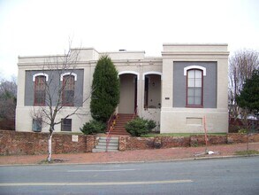 Building Photo - 1 BR / 1 BA Church Hill Garden Apt. Sorry,...