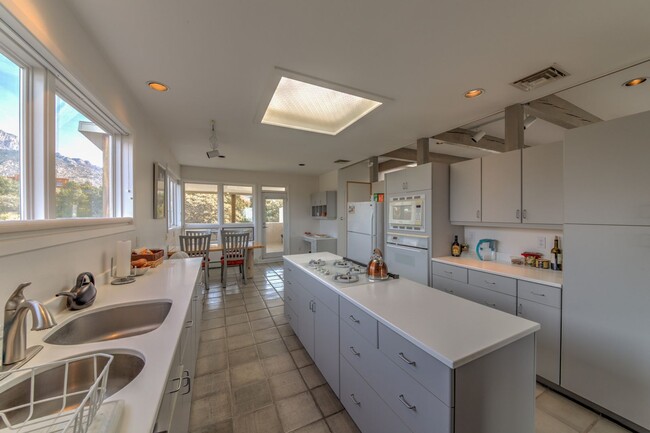 Building Photo - SANDIA HEIGHTS EXECUTIVE RENTAL 2+Story 3B...