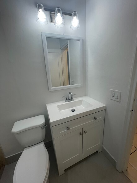 Building Photo - 2510 SW 27th St