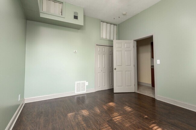 Building Photo - 1361 S Brook St