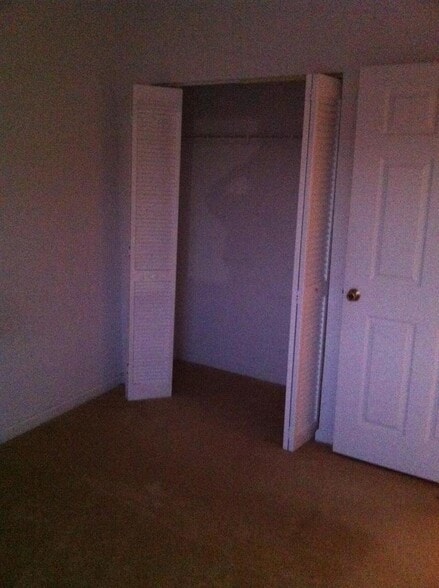 Building Photo - 1145 Golden Lakes Blvd