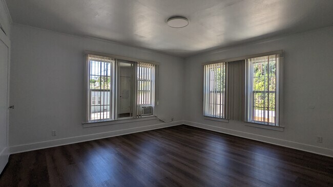 Building Photo - 1263 S Plymouth Blvd