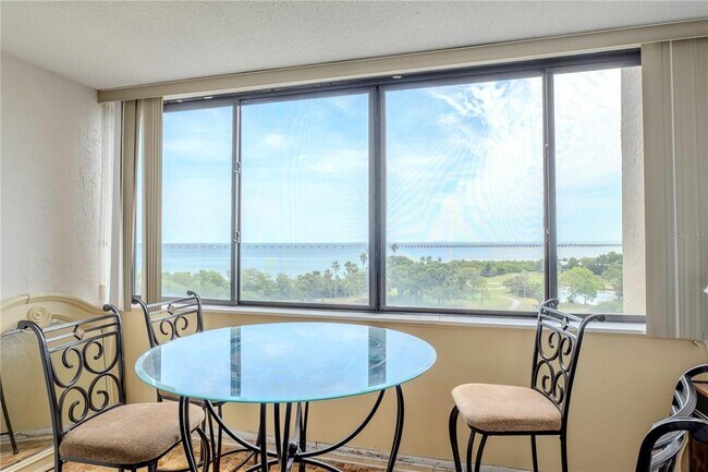 Building Photo - 2620 Cove Cay Dr