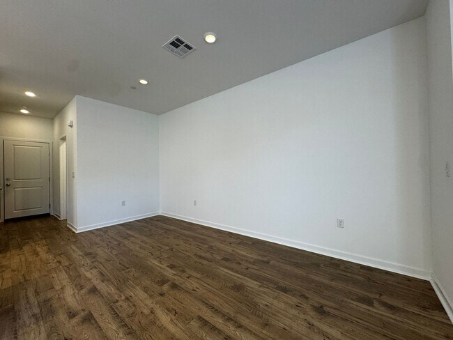 Building Photo - Beautiful, New Siena 3 Bedroom, 2.5 Bath Townhome with Solar for Rent