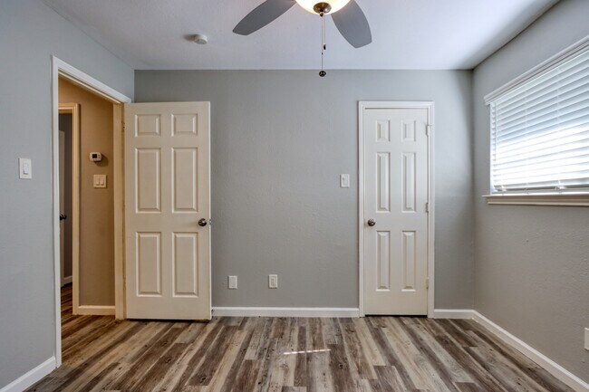 Building Photo - 317 Benjamin St