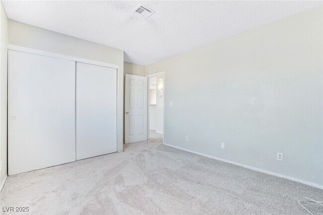 Building Photo - 2685 Jennydiane Dr