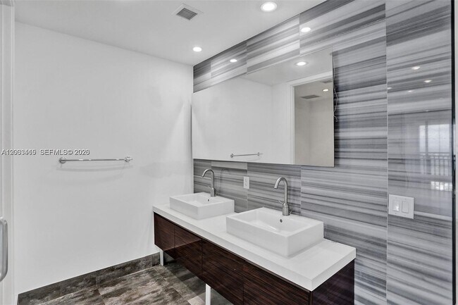 Building Photo - 1100 Biscayne Blvd