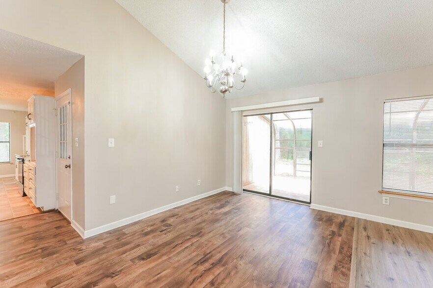 Building Photo - 1100 Creekwood Cove