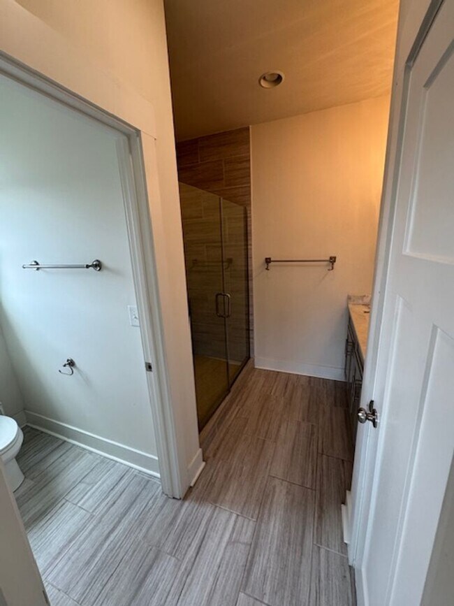 Building Photo - Coming Soon! Nice townhome in convenient East Nashville location!