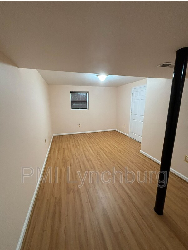 Building Photo - 107 Mountainview Dr