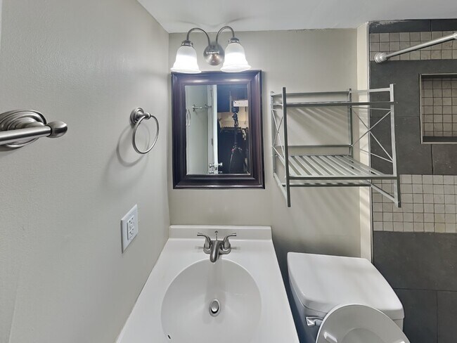 Building Photo - Lantern Square Apartments-B5