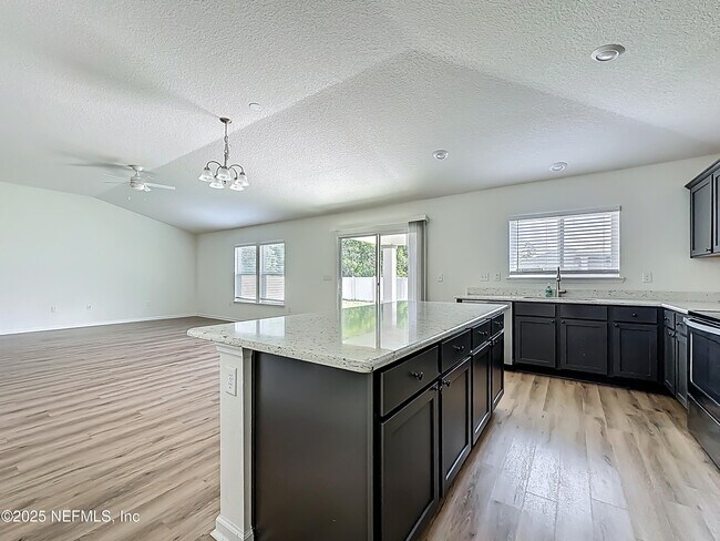 Building Photo - 12292 Orange Grove Dr