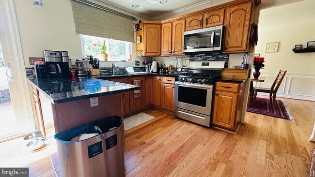 Building Photo - 53 Crestwood Ln