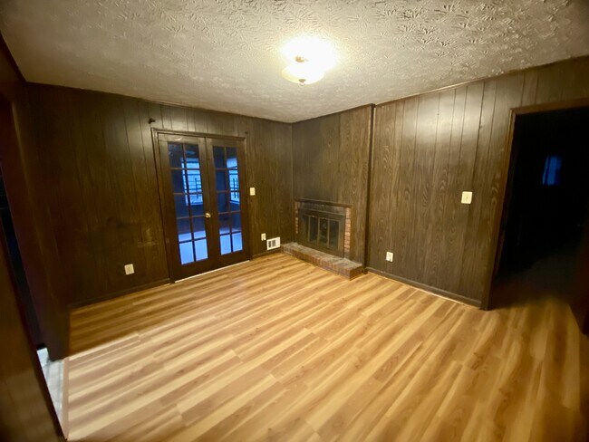 Building Photo - 1953 Hwy 138 SW