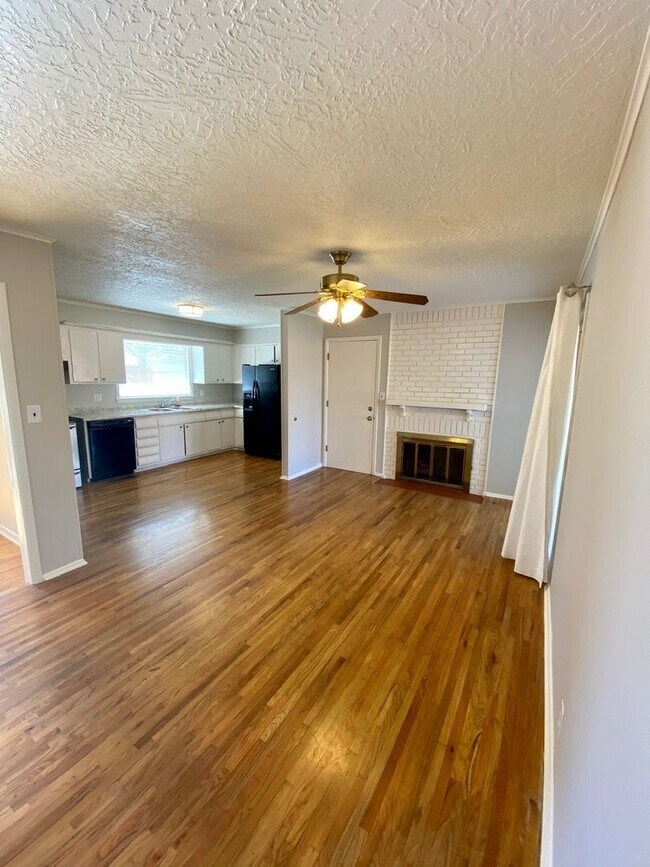 Building Photo - Updated & Renovated in Midtown! 3 Bedrooms...