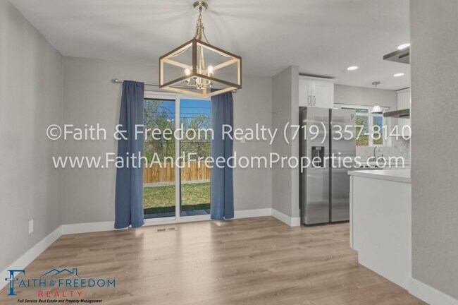 Building Photo - 260 Everett Dr