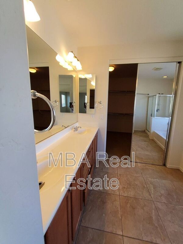 Building Photo - 8998 W Plum Rd