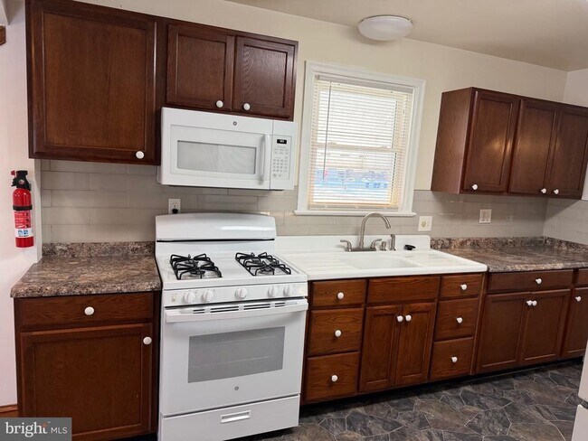 Building Photo - 251 Summit Ave