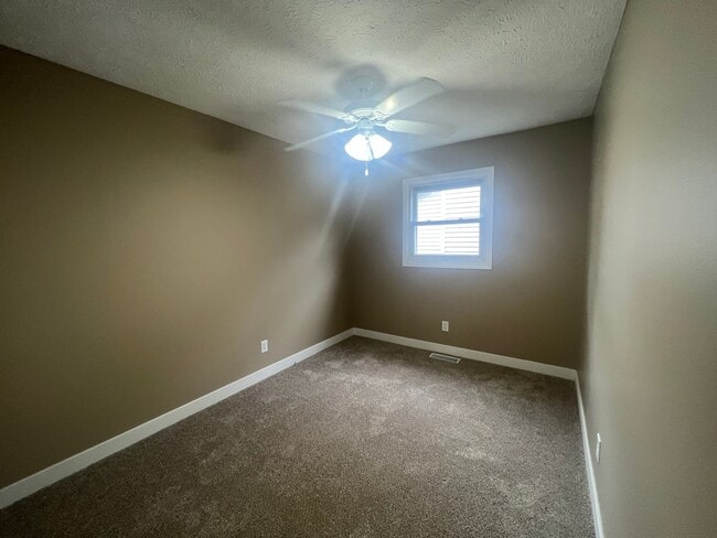 Building Photo - JUST LISTED for RENT!