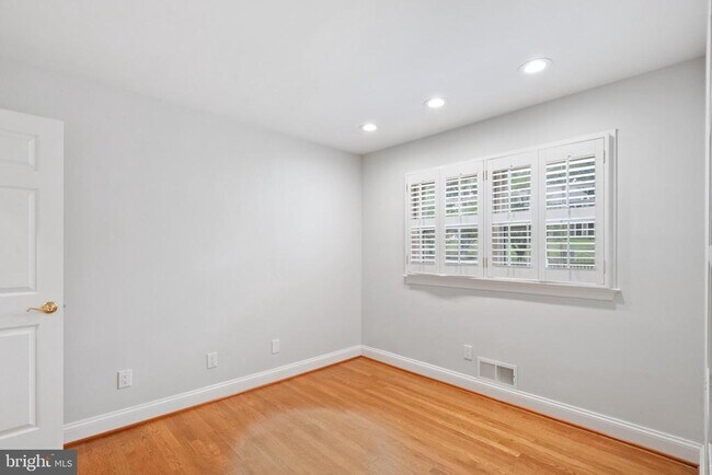 Building Photo - 7732 Canal Ct
