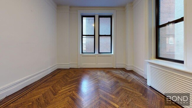 Building Photo - 200 W 58th St