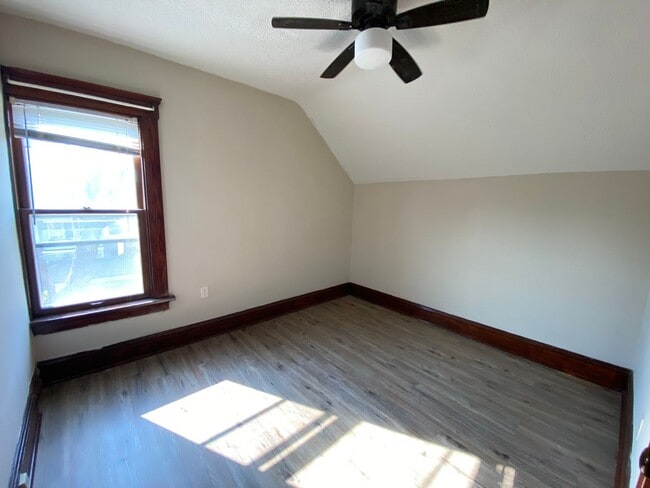 Building Photo - ? Comfortable 3-Bedroom, 1.5-Bathroom Home...