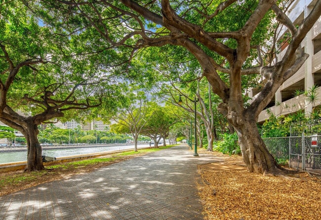 Building Photo - 1848 Kahakai Dr