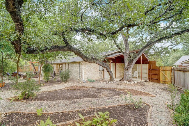 Building Photo - Welcome to this beautiful 3-bedroom, 2-bat...