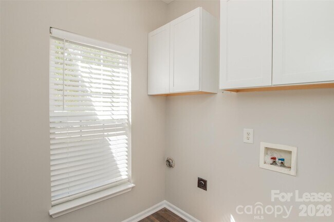 Building Photo - 4018 Far West Dr