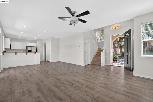 Building Photo - 244 Balsam St